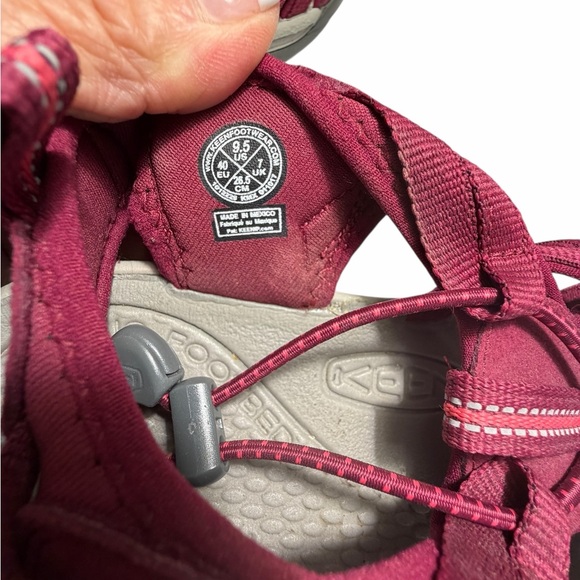 KEEN Women's Burgundy Whisper Sandals Sz 9.5 - Picture 6 of 13